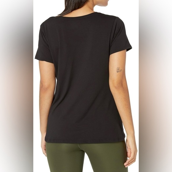 NWT Amazon Essentials Women's Tech Stretch Short-Sleeve V-T-Shirt (2pack) sz 5X - Picture 3 of 10